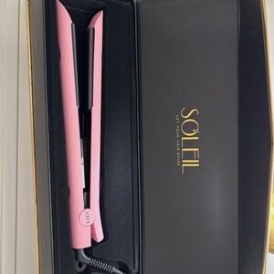Brand new pink Soleil hair straightener